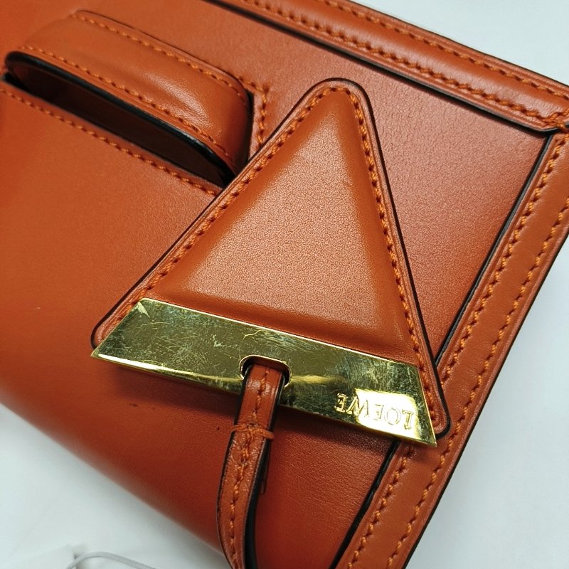 LOEWE Barcelona 橙色牛皮斜挎包單肩包金色五金可拆卸肩帶-17