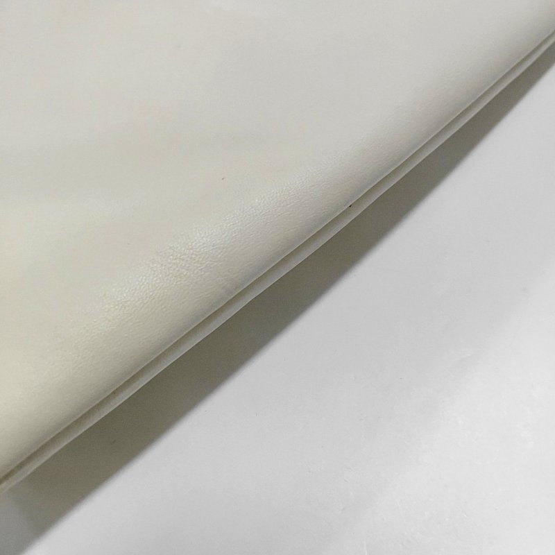 CHANEL BOY CHANEL白色羊皮手拿包黑色五金24開-12