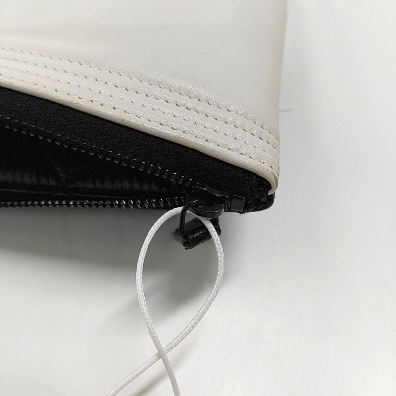CHANEL BOY CHANEL白色羊皮手拿包黑色五金24開-13