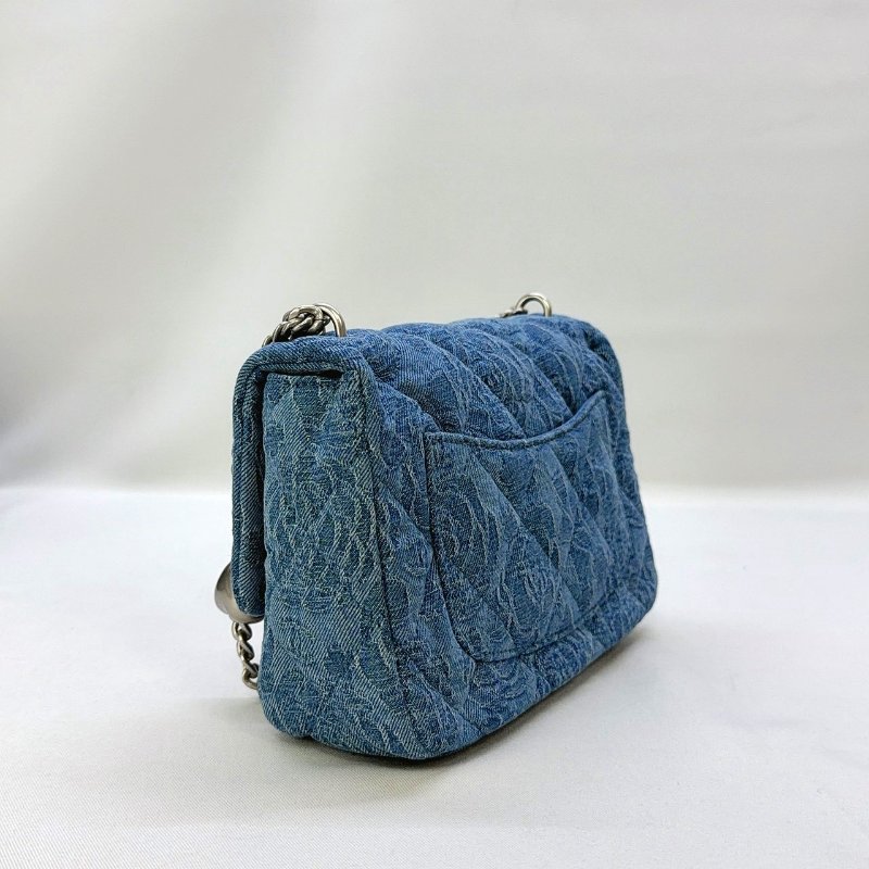 CHANEL 丹寧山茶花愛心扣鏈帶包-4