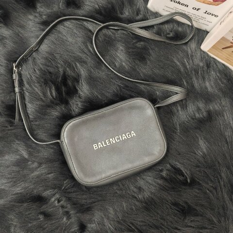 Balenciaga 黑色牛皮 相機包