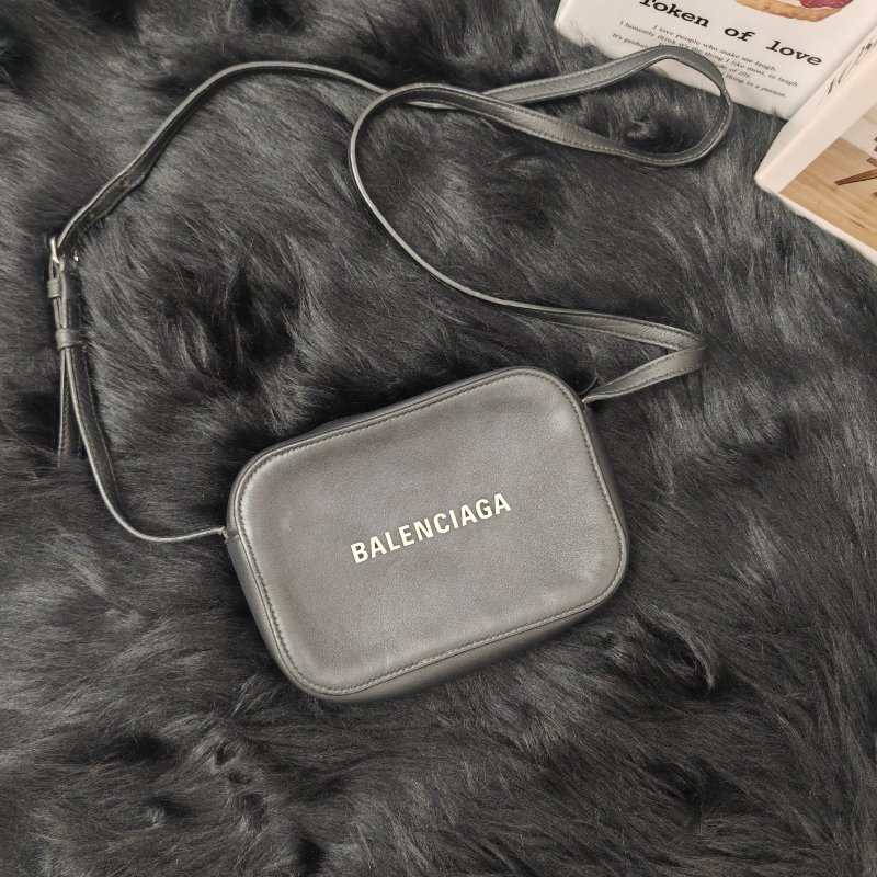Balenciaga 黑色牛皮 相機包-0