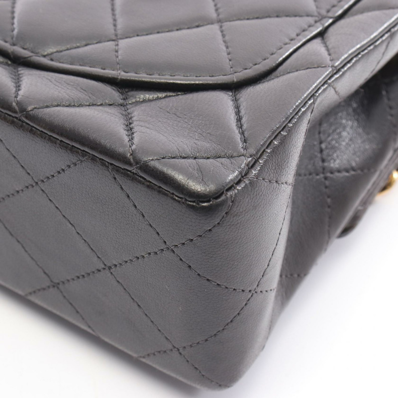 香奈兒迷你絎縫鏈條肩背斜背包，羊皮材質，黑色，金色五金，二手-6