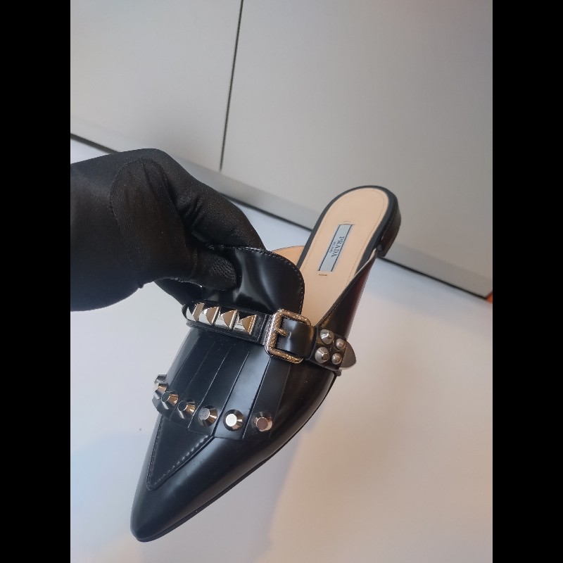 Prada 黑皮鉚釘尖頭平底鞋-8