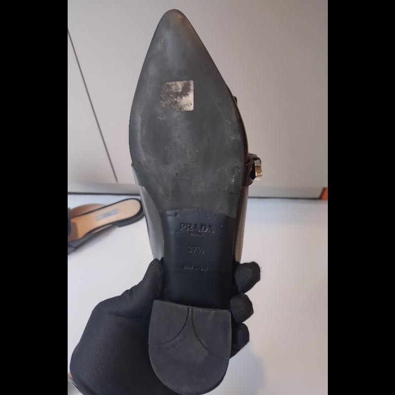 Prada 黑皮鉚釘尖頭平底鞋-10