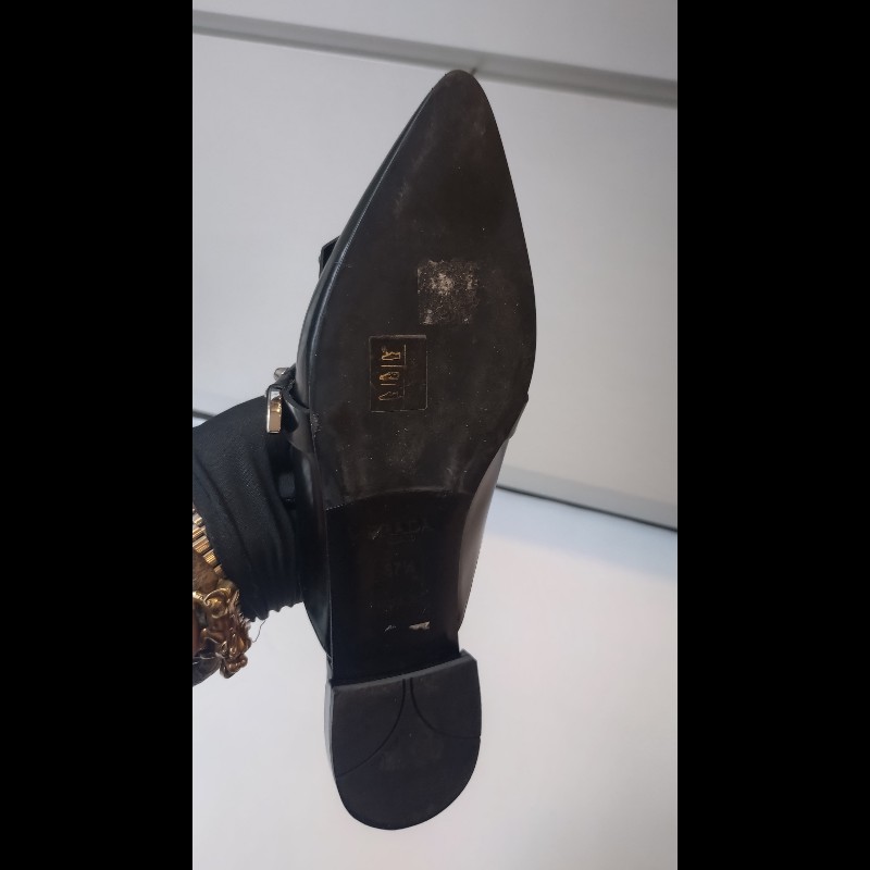 Prada 黑皮鉚釘尖頭平底鞋-11