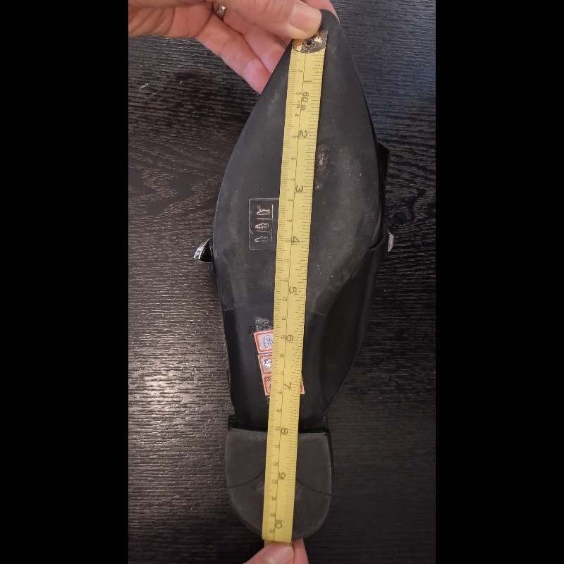 Prada 黑皮鉚釘尖頭平底鞋-12