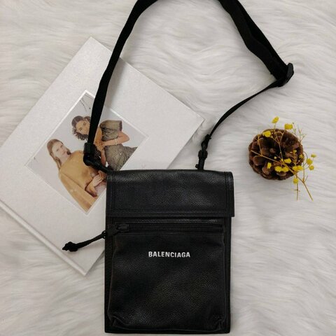 Balenciaga 巴黎世家 Men's Explorer Pouch 黑色