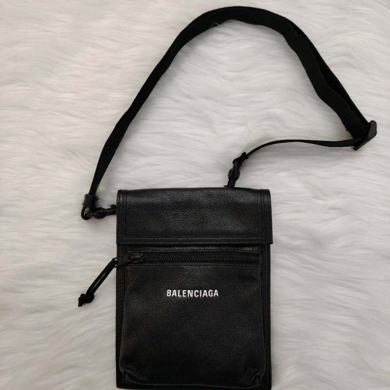 Balenciaga 巴黎世家 Men's Explorer Pouch 黑色-1