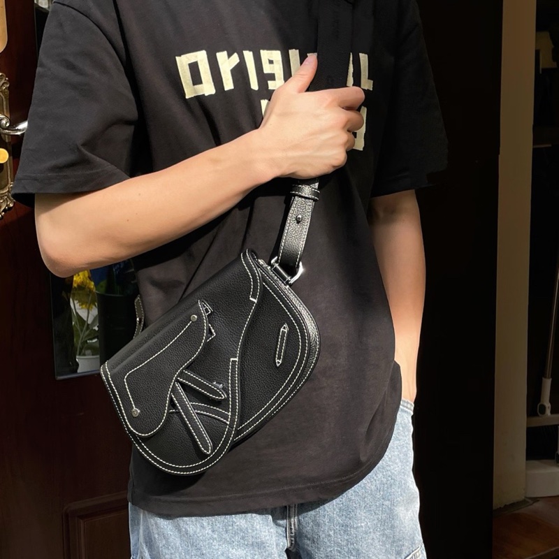 Dior 黑色全皮外縫線馬鞍包 尺寸約24*17.5*5cm-0