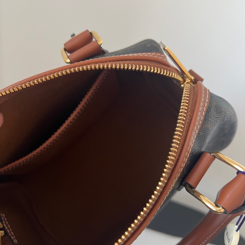 ✨Celine 新款 凱旋門波士頓20cm 兩側有扣環 99新❤️-14