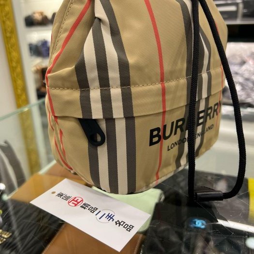 東區正精品㊣BURBERRY 80267371 經典格紋束口收納袋包 RZ6104-1