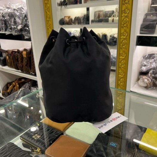 東區正精品㊣BURBERRY 8032188 黑色尼龍白字束口收納袋包 RZ6105-7