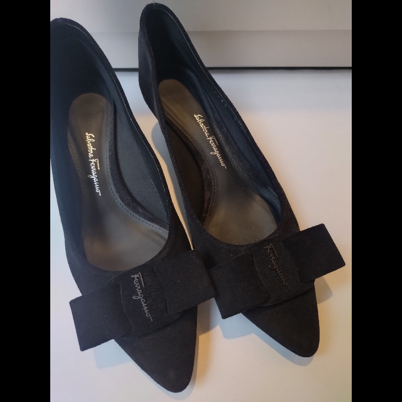 Ferragamo 黑麂皮尖頭方跟女鞋-2