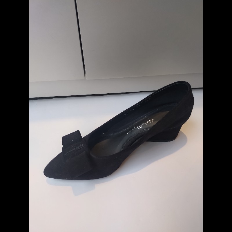 Ferragamo 黑麂皮尖頭方跟女鞋-5