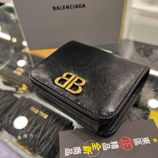 東區正精品㊣BALENCIAGA 765459 全新黑色牛皮金扣字母LOGO釦子零錢袋短夾 RZ6106-6