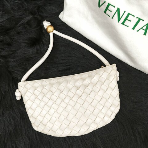 Bottega Veneta Turn系列 金球白色腋下包