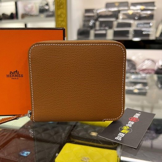 東區正精品㊣HERMES SILK IN Epsom 全新愛馬仕金棕色焦糖色全皮內藍綠色小狗法鬥絲巾短夾 W刻 RZ6110-0