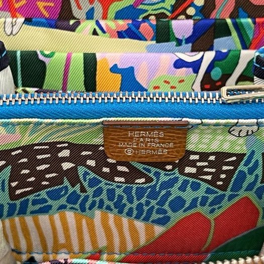 東區正精品㊣HERMES SILK IN Epsom 全新愛馬仕金棕色焦糖色全皮內藍綠色小狗法鬥絲巾短夾 W刻 RZ6110-5
