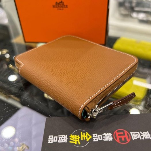 東區正精品㊣HERMES SILK IN Epsom 全新愛馬仕金棕色焦糖色全皮內藍綠色小狗法鬥絲巾短夾 W刻 RZ6110-6