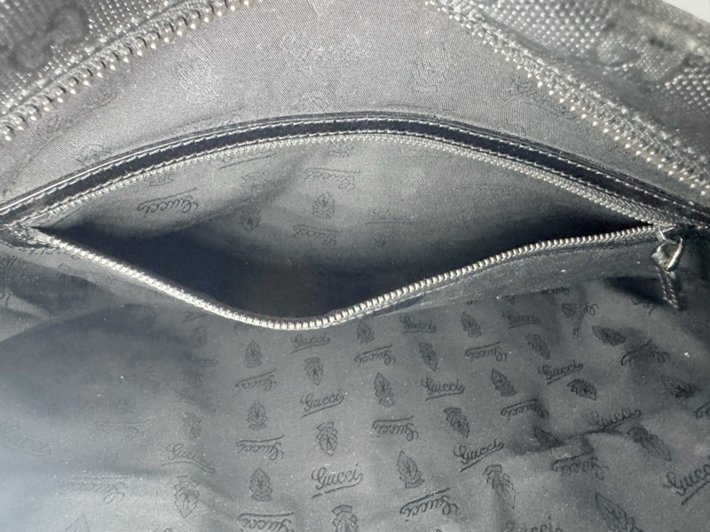 Gucci 黑色酷炫肩背包-11
