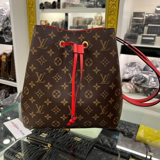 東區正精品㊣LV M44021 NEONOE 原花內層紅色紅邊束口水桶包肩背包斜背包兩用包 RZ6113-0