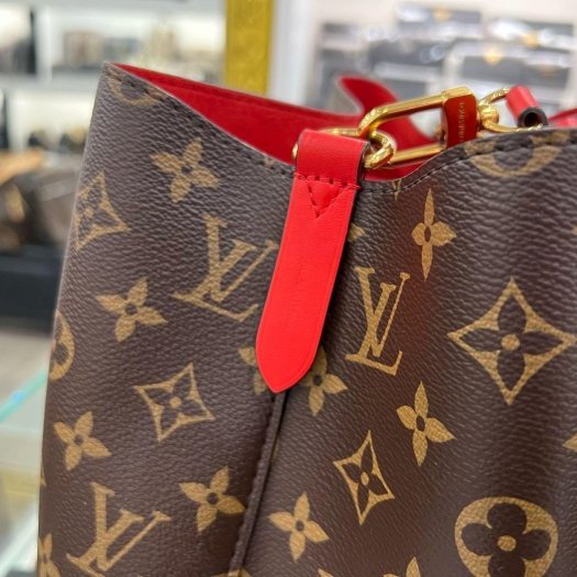 東區正精品㊣LV M44021 NEONOE 原花內層紅色紅邊束口水桶包肩背包斜背包兩用包 RZ6113-3