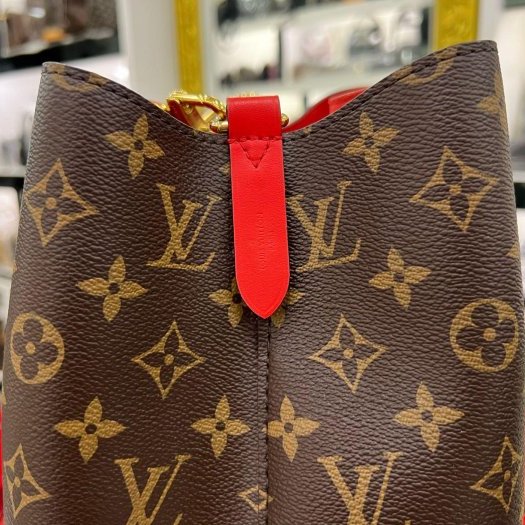 東區正精品㊣LV M44021 NEONOE 原花內層紅色紅邊束口水桶包肩背包斜背包兩用包 RZ6113-4