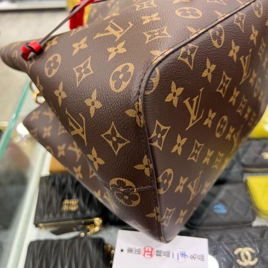 東區正精品㊣LV M44021 NEONOE 原花內層紅色紅邊束口水桶包肩背包斜背包兩用包 RZ6113-5