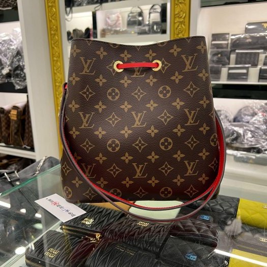 東區正精品㊣LV M44021 NEONOE 原花內層紅色紅邊束口水桶包肩背包斜背包兩用包 RZ6113-7