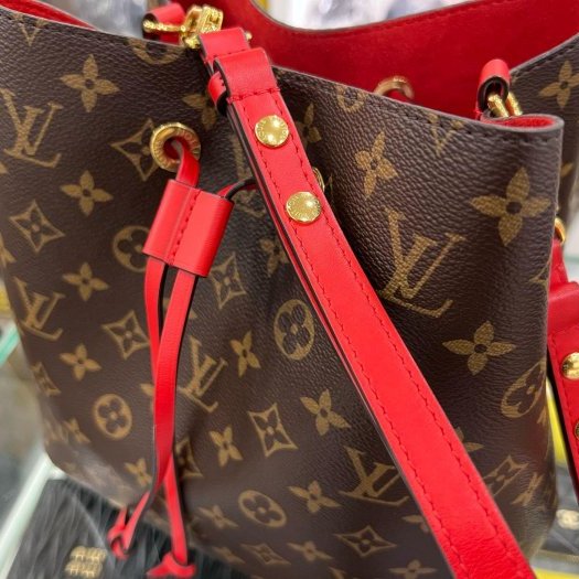 東區正精品㊣LV M44021 NEONOE 原花內層紅色紅邊束口水桶包肩背包斜背包兩用包 RZ6113-9