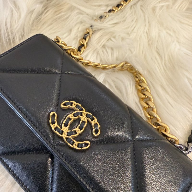 香奈兒 19 Mini Woc 黑金扣-1