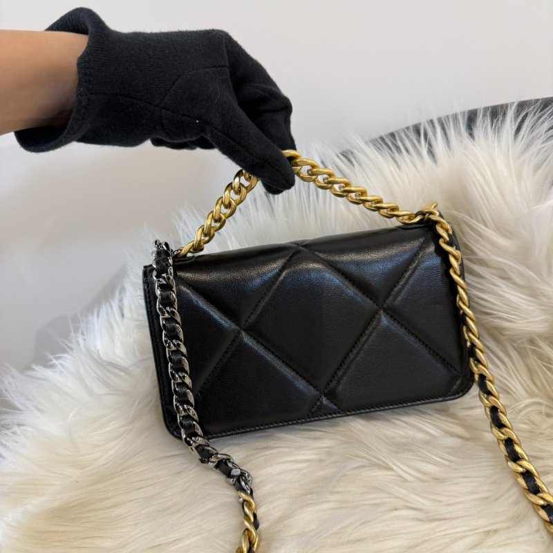 香奈兒 19 Mini Woc 黑金扣-2