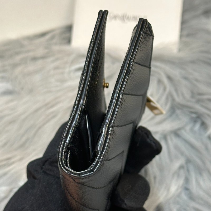 💎Han's house精品服飾💎YSL SAINT LAURENT 魚子醬兩折 短夾 575879-2
