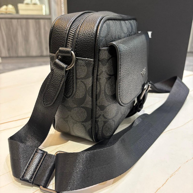 *SHIHNA名牌精品* COACH 男款 緹花LOGO防刮拉鍊斜背包-5