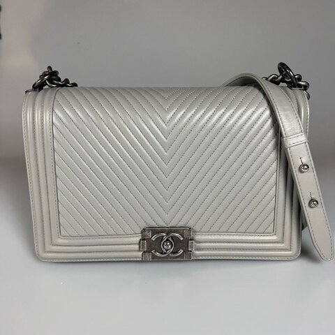 CHANEL BOY28銀釦山型紋鏈條包 灰 20開