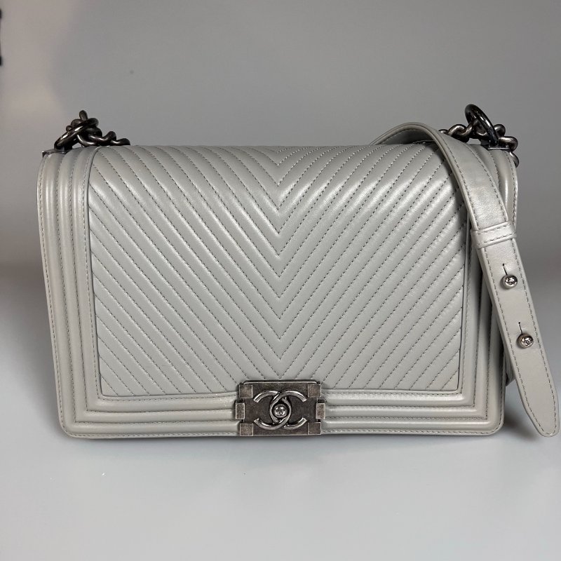 CHANEL BOY28銀釦山型紋鏈條包 灰 20開-0