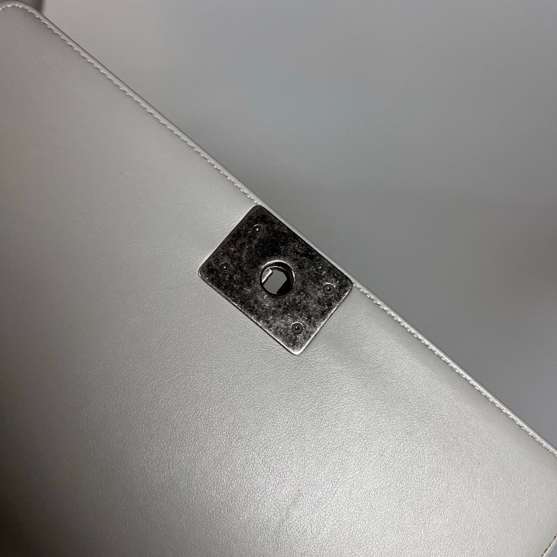 CHANEL BOY28銀釦山型紋鏈條包 灰 20開-8