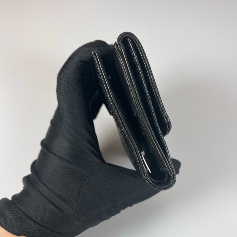 CHANEL 浮雕荔枝皮翻蓋對開短夾 黑 5開-3