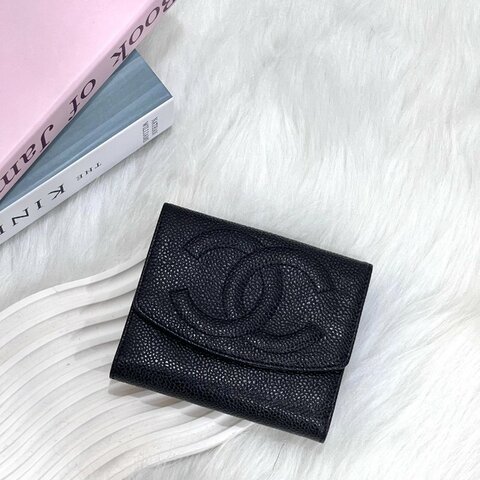 CHANEL 浮雕荔枝皮翻蓋對開短夾 黑 5開