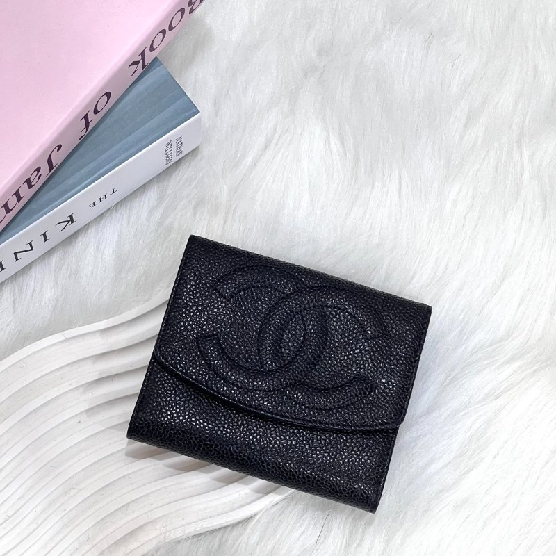 CHANEL 浮雕荔枝皮翻蓋對開短夾 黑 5開-0