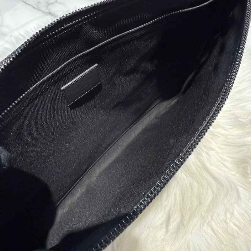 LV 黑壓紋牛皮手拿包-6