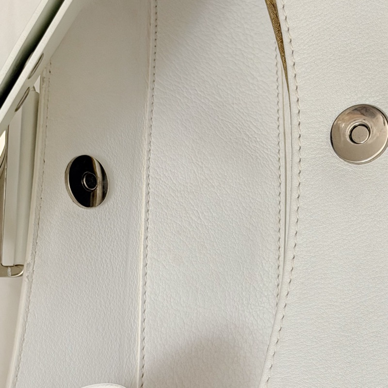 🍒 Dior 白色金屬扣肩背包/Y2K 款 2F251225-2-14