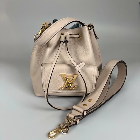 全新品 LV M57688/晶片款 膚色LOCKME 水桶包