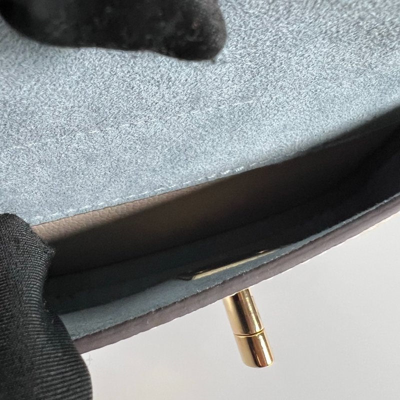 全新品 LV M57688/晶片款 膚色LOCKME 水桶包-7