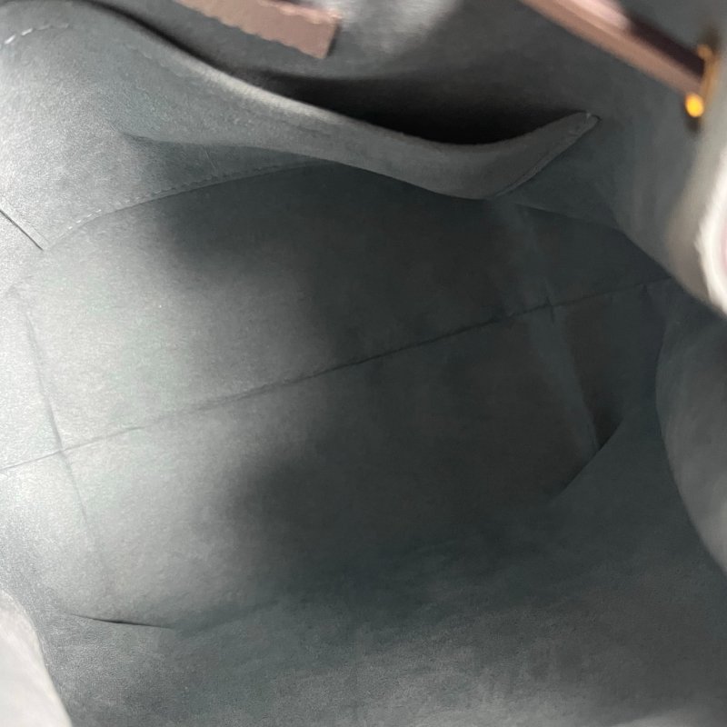 全新品 LV M57688/晶片款 膚色LOCKME 水桶包-8