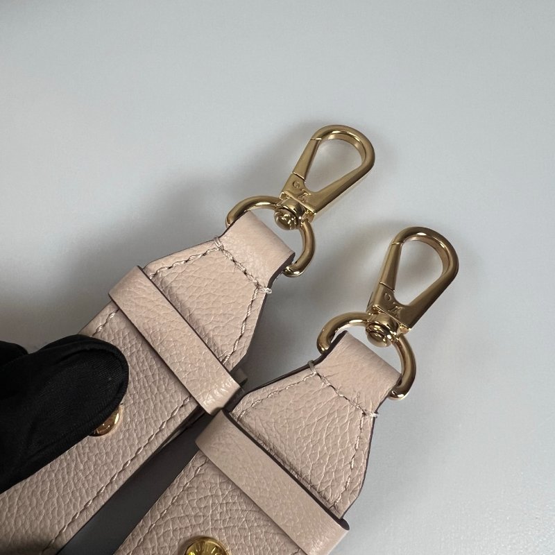 全新品 LV M57688/晶片款 膚色LOCKME 水桶包-10