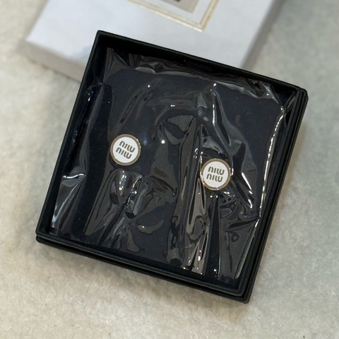 全新Miumiu 經典款耳環