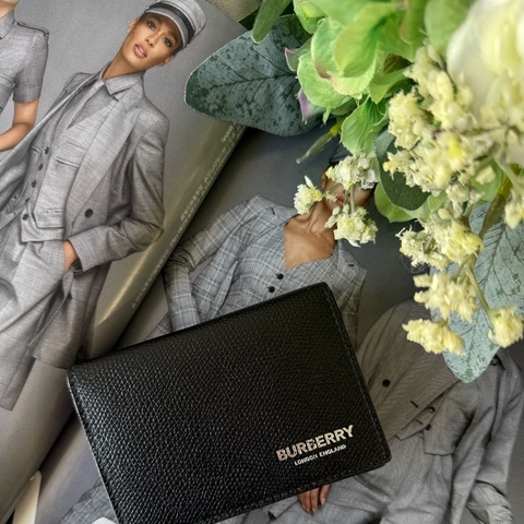 銀色Logo 牛皮厚款二折卡片夾/名片夾(黑色)