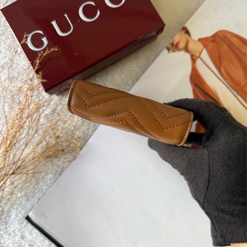 GG Marmont 銀字山型紋縫線皮革小短夾(棕色)-5